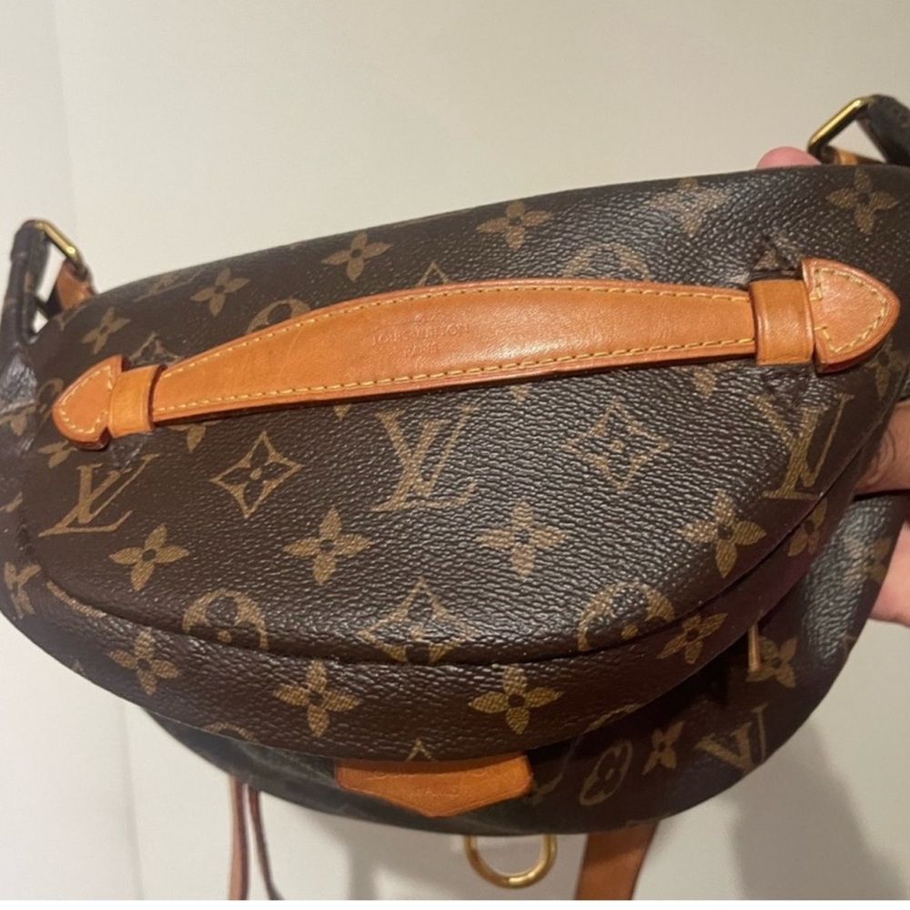 Louis Vuitton bum bag , Discontinued bag price is negotiable